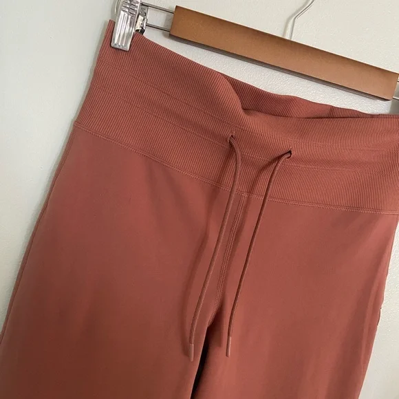 Vuori Daily Leggings - Hazelnut Rose - Picture 4 of 7